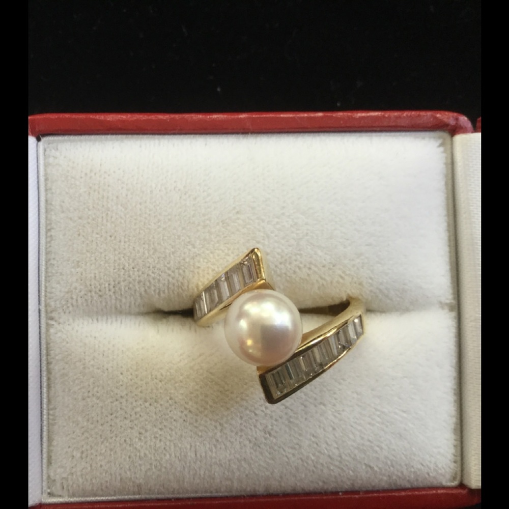 Diamond baguettes and pearl 14k ring